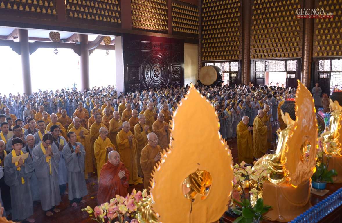 Trang nghiêm khai đàn Pháp hội Dược Sư tại chùa Huê Nghiêm