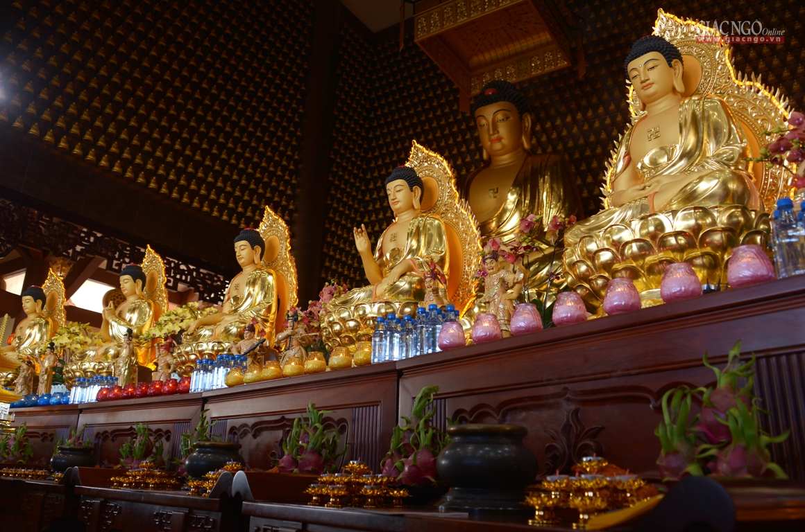 Trang nghiêm khai đàn Pháp hội Dược Sư tại chùa Huê Nghiêm