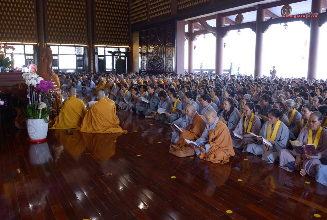 Trang nghiêm khai đàn Pháp hội Dược Sư tại chùa Huê Nghiêm