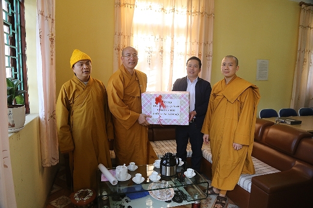 HT. Thích Thanh Nhiễu chúc Tết - tặng quà từ thiện Xuân Kỷ Hợi 2019 tại Lai Châu