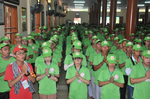 TP. Cần Thơ: Gần 2000 bạn trẻ trang nghiêm lắng nghe chánh pháp