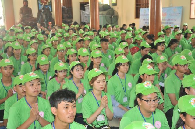 TP. Cần Thơ: Gần 2000 bạn trẻ trang nghiêm lắng nghe chánh pháp