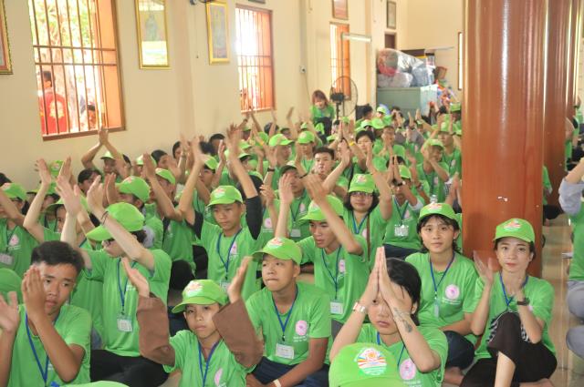 TP. Cần Thơ: Gần 2000 bạn trẻ trang nghiêm lắng nghe chánh pháp