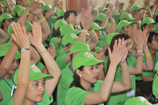 TP. Cần Thơ: Gần 2000 bạn trẻ trang nghiêm lắng nghe chánh pháp
