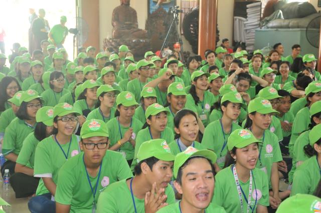 TP. Cần Thơ: Gần 2000 bạn trẻ trang nghiêm lắng nghe chánh pháp