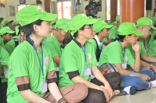 TP. Cần Thơ: Gần 2000 bạn trẻ trang nghiêm lắng nghe chánh pháp