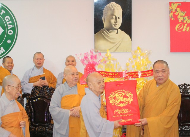 TP.Hồ Chí Minh: Phân ban ni giới trung ương chúc tết các cấp chính quyền