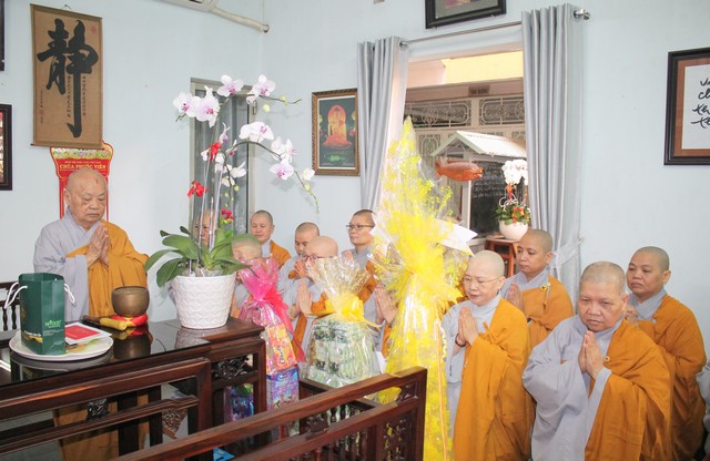 TP.Hồ Chí Minh: Phân ban ni giới trung ương chúc tết các cấp chính quyền