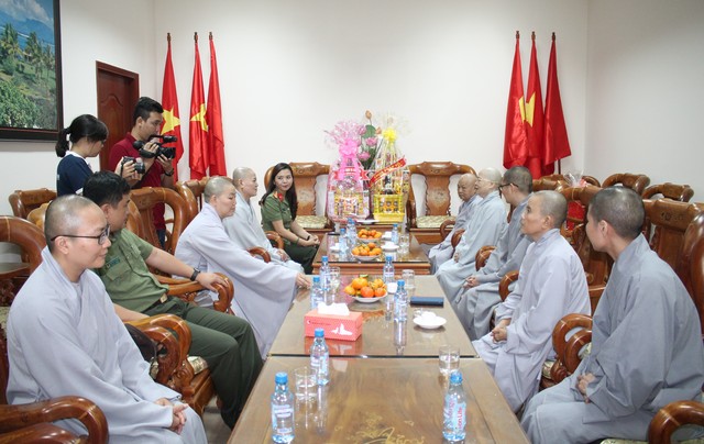 TP.Hồ Chí Minh: Phân ban ni giới trung ương chúc tết các cấp chính quyền