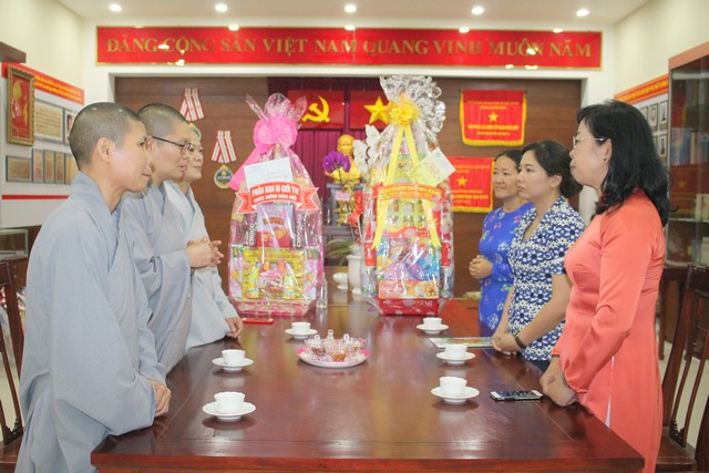 TP.Hồ Chí Minh: Phân ban ni giới trung ương chúc tết các cấp chính quyền