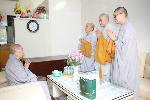 TP.Hồ Chí Minh: Phân ban ni giới trung ương chúc tết các cấp chính quyền