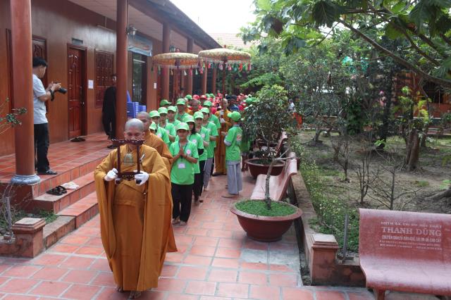 TP. Cần Thơ: Gần 2000 bạn trẻ trang nghiêm lắng nghe chánh pháp
