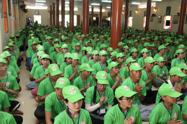 TP. Cần Thơ: Gần 2000 bạn trẻ trang nghiêm lắng nghe chánh pháp