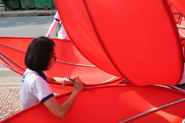 Thành phố Hồ Chí Minh: Quan Âm tu viện hạ thủy 7 đóa sen cầu vồng