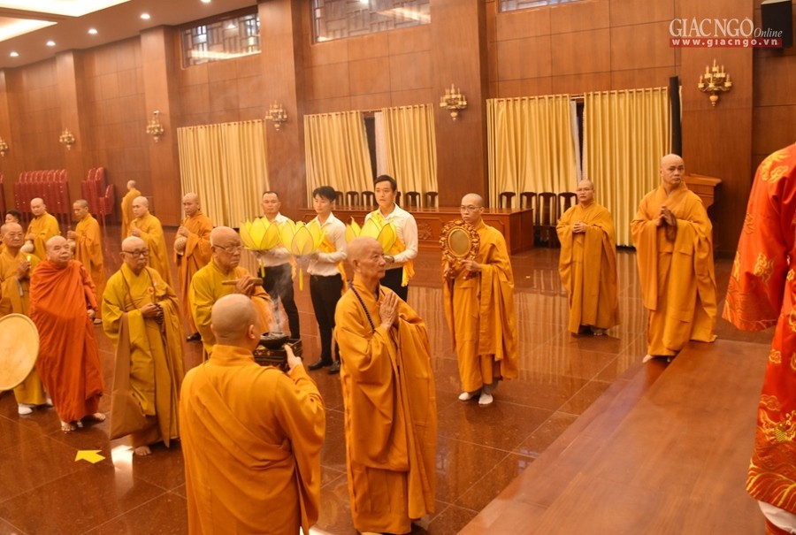 TP. HCM: Thiêng liêng lễ Tắm Phật tại Việt Nam Quốc Tự
