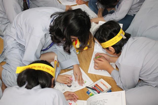 TP.Hồ Chí Minh: Phóng sự: Gieo Hạt Từ Tâm - Kì 75. Chủ đề: Sắc mầu Phật Đản
