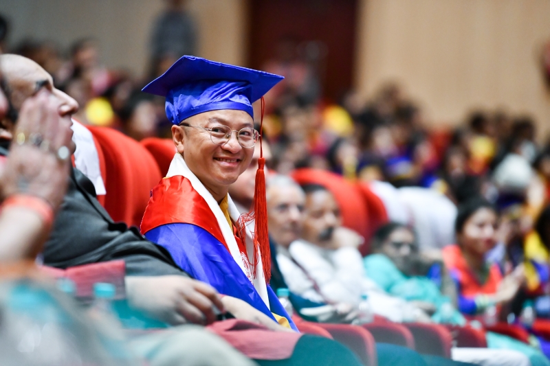 TT. Thích Nhật Từ nhận bằng tiến sĩ danh dự về văn học tại trường Đại học Subharti, Ấn Độ