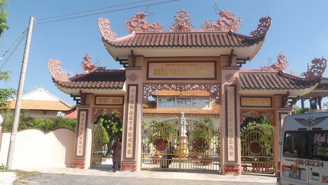 Phật tử thiện nguyện Ninh Hòa hành hương cúng dường mùa An cư kiết hạ