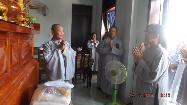 Phật tử thiện nguyện Ninh Hòa hành hương cúng dường mùa An cư kiết hạ