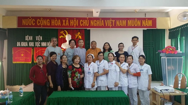 Các chùa làm từ thiện nhân mùa Phật đản PL.2563
