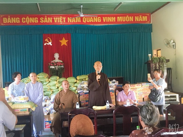 Các chùa làm từ thiện nhân mùa Phật đản PL.2563