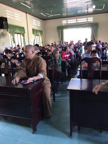 Các chùa làm từ thiện nhân mùa Phật đản PL.2563