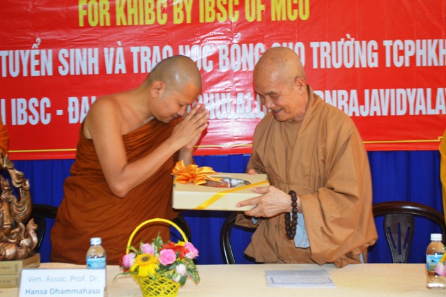Khánh Hòa:  Viện Nghiên cứu Phật học quốc tế IBSC Thái Lan tổ chức Kỳ thi tuyển sinh và trao học bổng cho Tăng Ni sinh trường Trung Cấp Phật học Khánh Hòa