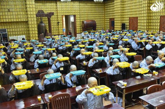 Tổng Kết Chương Trình  Cúng Dường Trai Phạn Và Hộ Trì Cho Khóa Tu (Gn3)