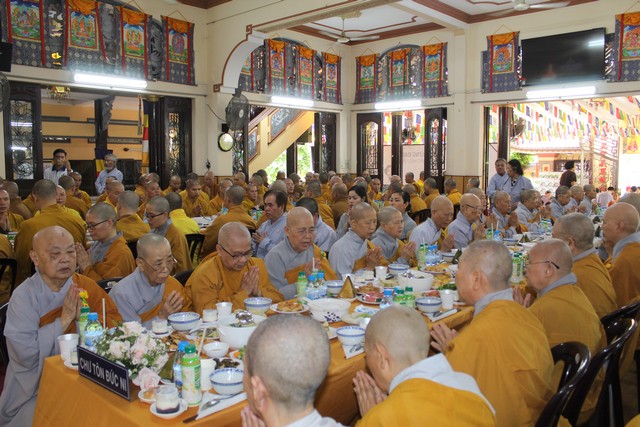TP Hồ Chí Minh: Lễ dâng Y Vu Lan - PL 2563  Húy kị Hòa thượng Thích Tâm Châu lần thứ II