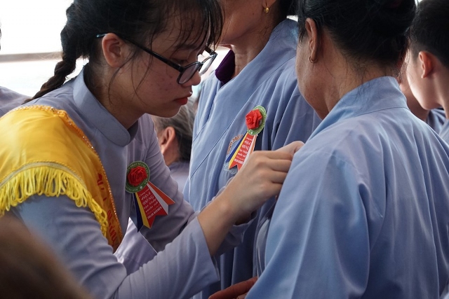 Thái Bình: Lễ hội bông hồng cài áo tại chùa Từ Xuyên