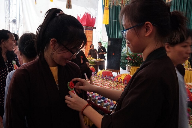 Thái Bình: Lễ hội bông hồng cài áo tại chùa Từ Xuyên