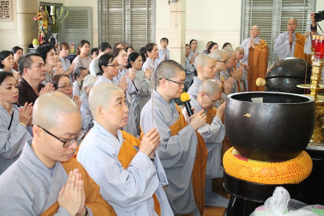 TP Hồ Chí Minh: Quan Âm Tu Viện Cúng Dường 11 Trường Hạ