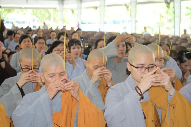 TP Hồ Chí Minh: Quan Âm Tu Viện Cúng Dường 11 Trường Hạ