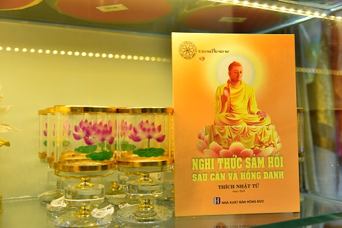 ẤẤn Tống Bộ 8 Quyển “Kinh Tụng Căn Bản” Do Thế Giới Từ Thiện Cúng Dường (C175)