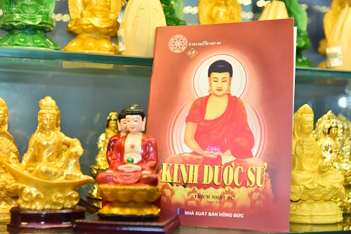 ẤẤn Tống Bộ 8 Quyển “Kinh Tụng Căn Bản” Do Thế Giới Từ Thiện Cúng Dường (C175)