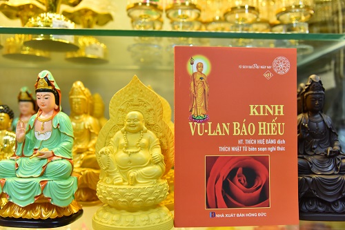 ẤẤn Tống Bộ 8 Quyển “Kinh Tụng Căn Bản” Do Thế Giới Từ Thiện Cúng Dường (C175)