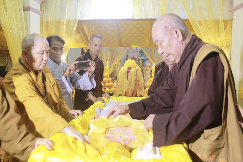 Đồng Tháp: Lễ nhập kim quan cố HT.Thích Thiện Năng