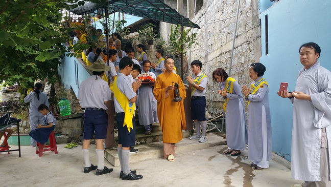 Khánh Hòa: Lễ  bông hồng cài áo và Trai tăng cúng dường tại chùa Linh Sơn Pháp Ấn
