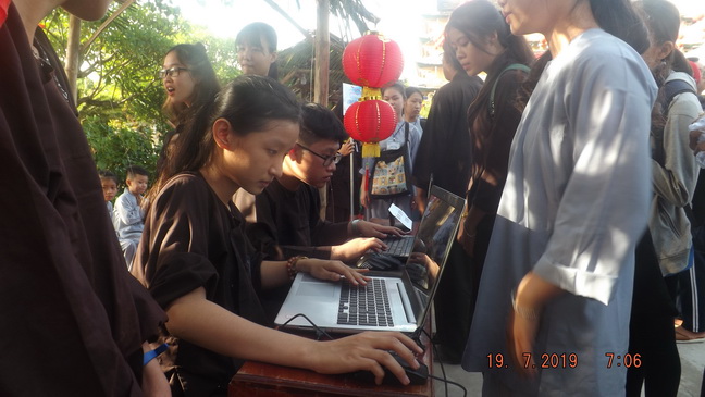 Khánh hòa: Hơn 300 bạn trẻ tham dự khóa tu “Tìm về tuổi thơ”