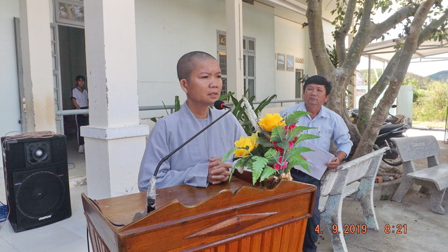 Khánh Hòa: Ban Từ thiện Phật giáo Ninh Hòa tặng quà