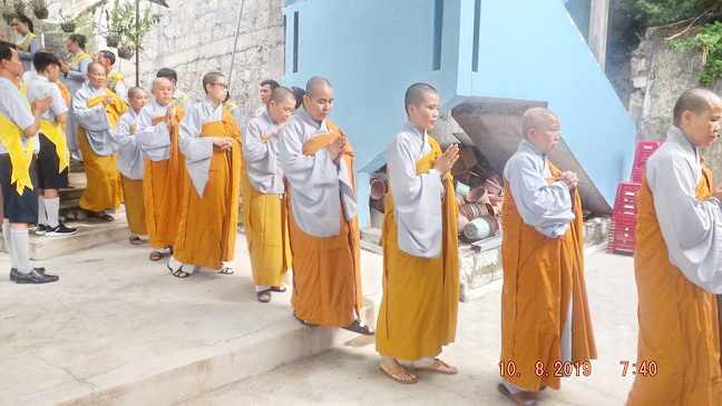 Khánh Hòa: Lễ  bông hồng cài áo và Trai tăng cúng dường tại chùa Linh Sơn Pháp Ấn