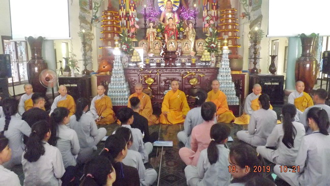 Khánh hòa: Hơn 300 bạn trẻ tham dự khóa tu “Tìm về tuổi thơ”