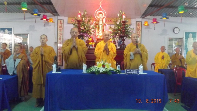 Khánh Hòa: Lễ  bông hồng cài áo và Trai tăng cúng dường tại chùa Linh Sơn Pháp Ấn