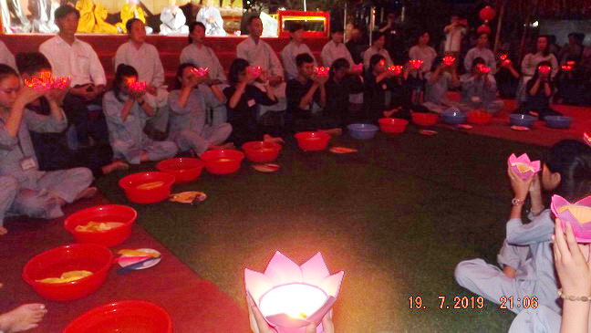 Xúc động đêm thắp nến tri ân tại chùa Mỹ Sơn