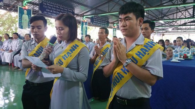 Khánh Hòa: Lễ  bông hồng cài áo và Trai tăng cúng dường tại chùa Linh Sơn Pháp Ấn