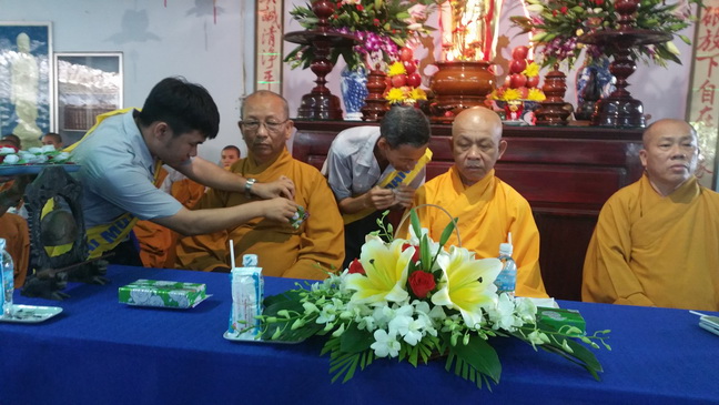 Khánh Hòa: Lễ  bông hồng cài áo và Trai tăng cúng dường tại chùa Linh Sơn Pháp Ấn
