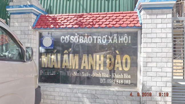 Khánh Hòa: Ban Từ thiện Phật giáo Ninh Hòa tặng quà