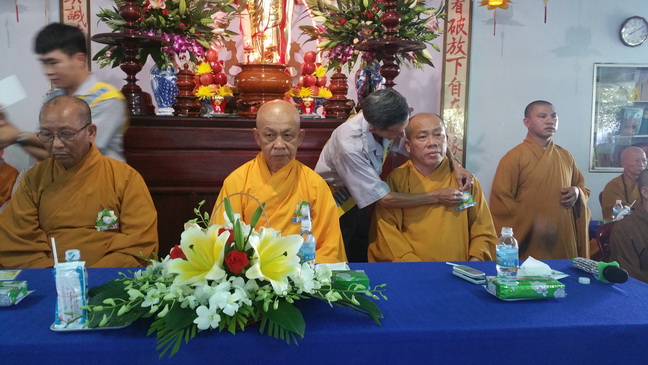 Khánh Hòa: Lễ  bông hồng cài áo và Trai tăng cúng dường tại chùa Linh Sơn Pháp Ấn