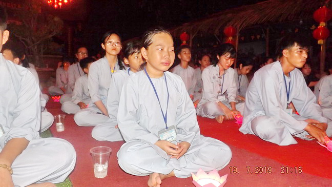 Xúc động đêm thắp nến tri ân tại chùa Mỹ Sơn