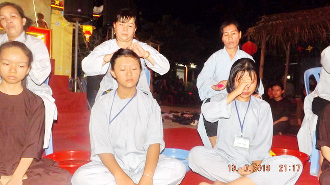 Xúc động đêm thắp nến tri ân tại chùa Mỹ Sơn